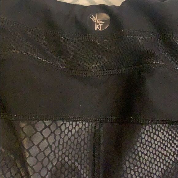 💥CROC--EMBOSSED cropped sweatpants💥 - Picture 8 of 8